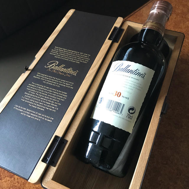 バランタイン30年 スコッチ ウイスキー 木箱付き 未開栓 700ml 43度