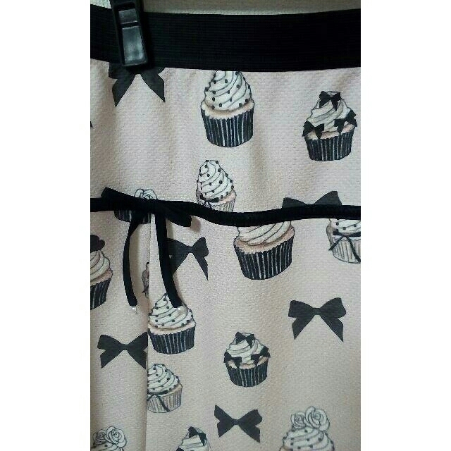 ★新品、今期★スーパービューティー カップケーキ柄 スカート