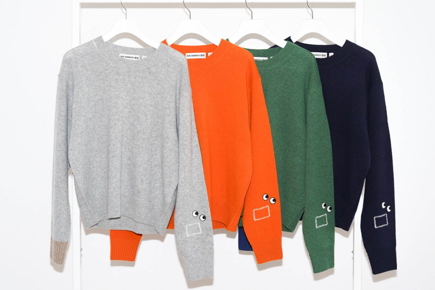 UNIQLO x ANYA HINDMARCHプレミアムラムクルーネックセーター